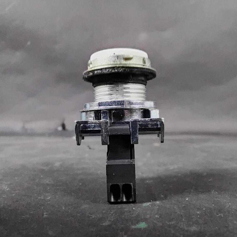 Used ALLEN BRADLEY 800F-Q3W SER B WHITE PILOT LIGHT ($15 OBO)