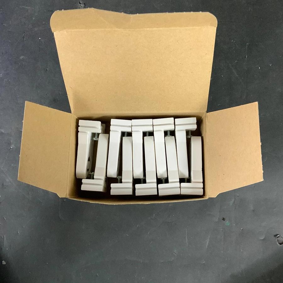 Used LEVITON 13357-NX LAMPHOLDER - QTY 10 ($30 OBO)