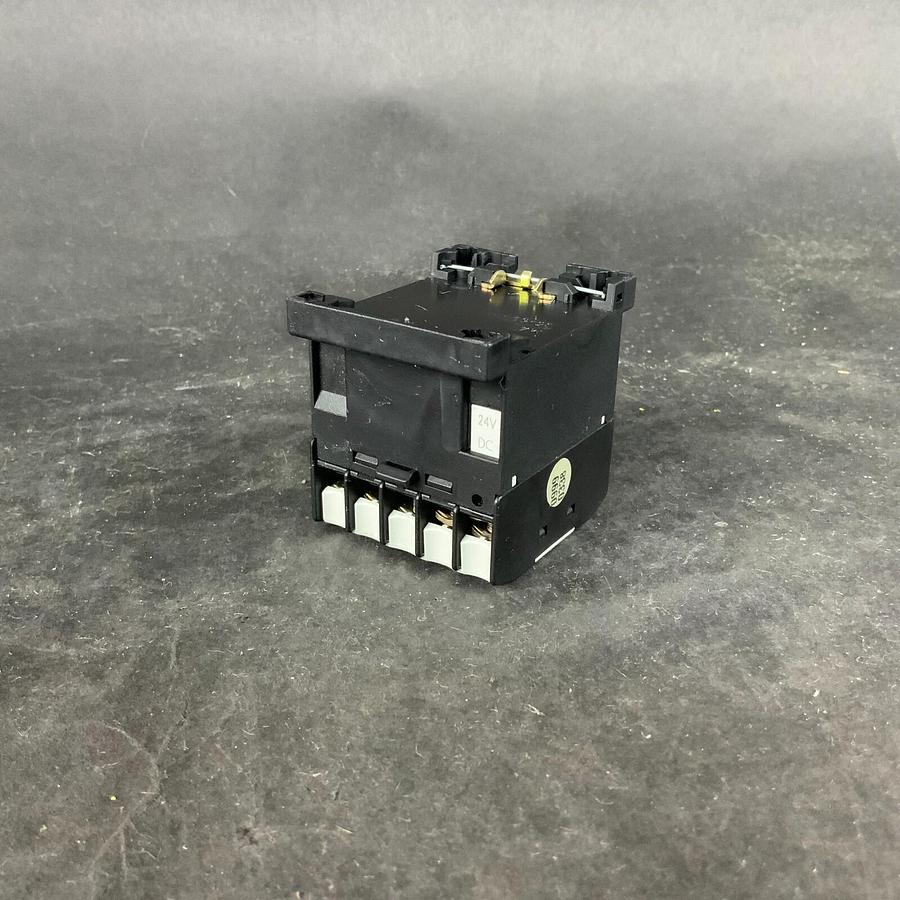 Used MOELLER DIL EM-01-G 24VDC CONTACTOR ($10 OBO)