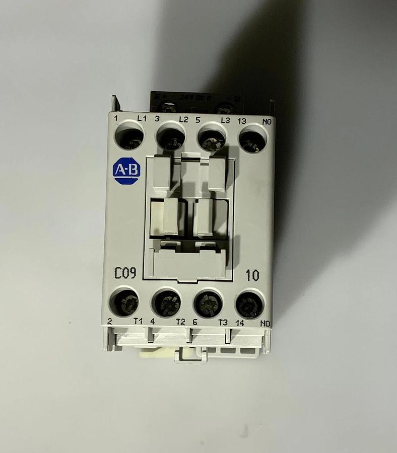 Used ALLEN BRADLEY 100-C09E*10 ($19.99 OBO)