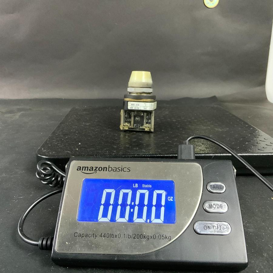 Used ALLEN BRADLEY 800T-Q10 SERIES T WHITE PILOT LIGHT ($15 OBO)