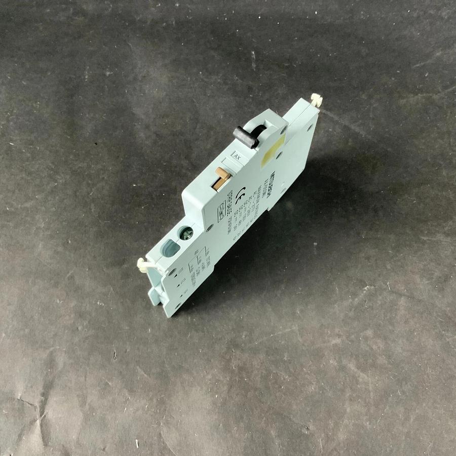 Used MITSUBISHI AX-05SMU AUXILIARY CONTACT ($7 OBO)
