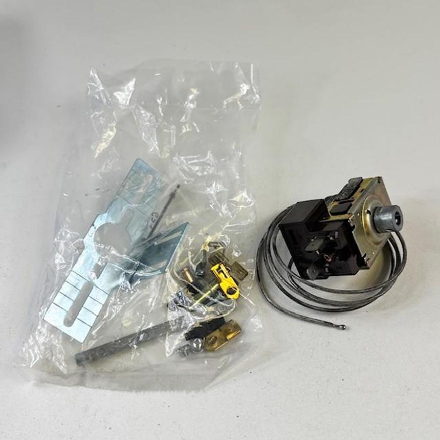 Used GEMLINE GC-702 TEMPERATURE CONTROL