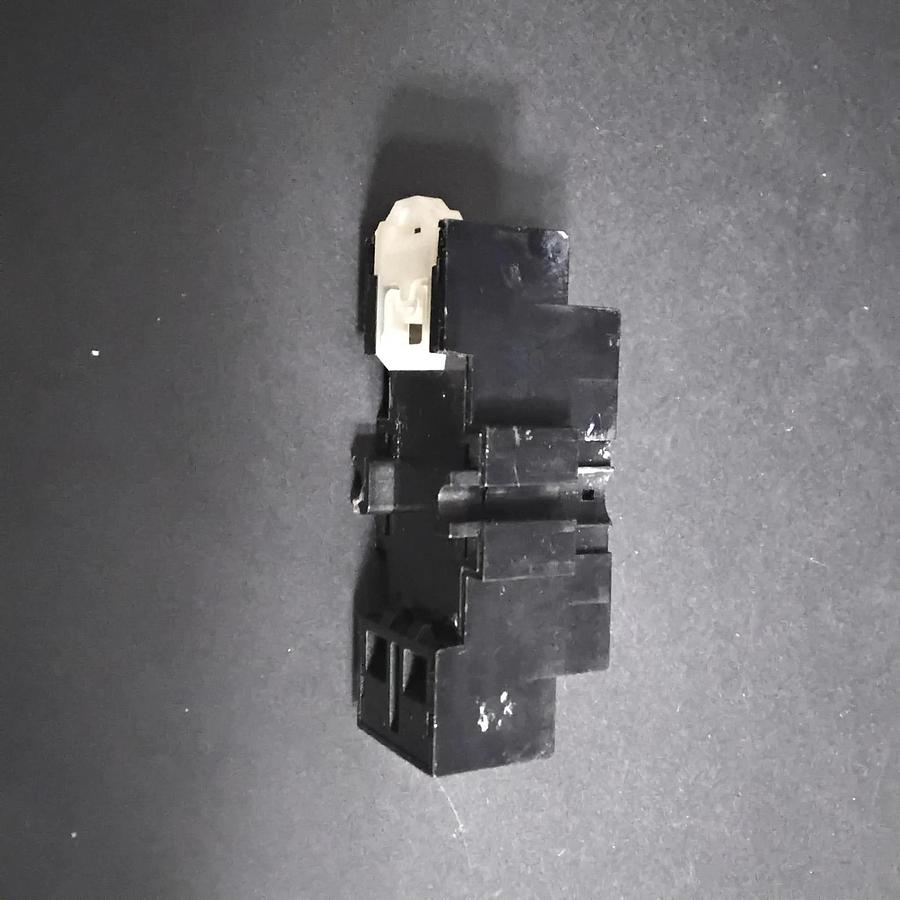 Used ALLEN BRADLEY 700-HN116 SERIES B RELAY BASE ($5 OBO)