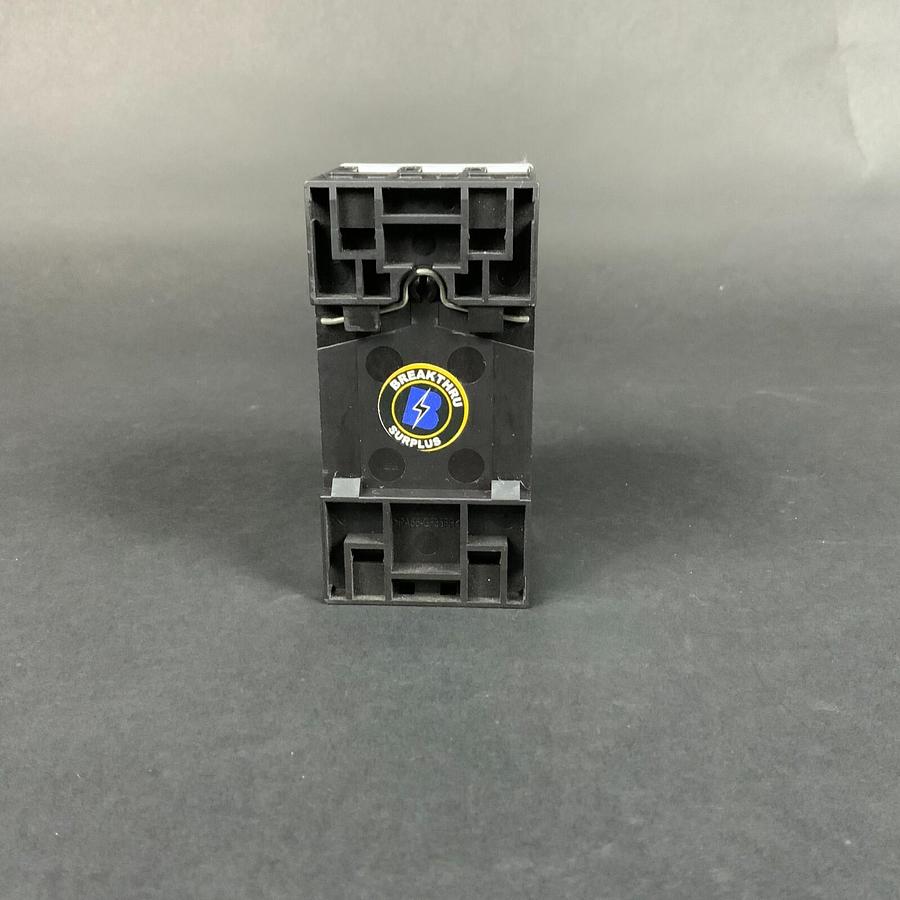 Used SIEMENS 3RV1011 1EA10 CIRCUIT BREAKER ($10 OBO)