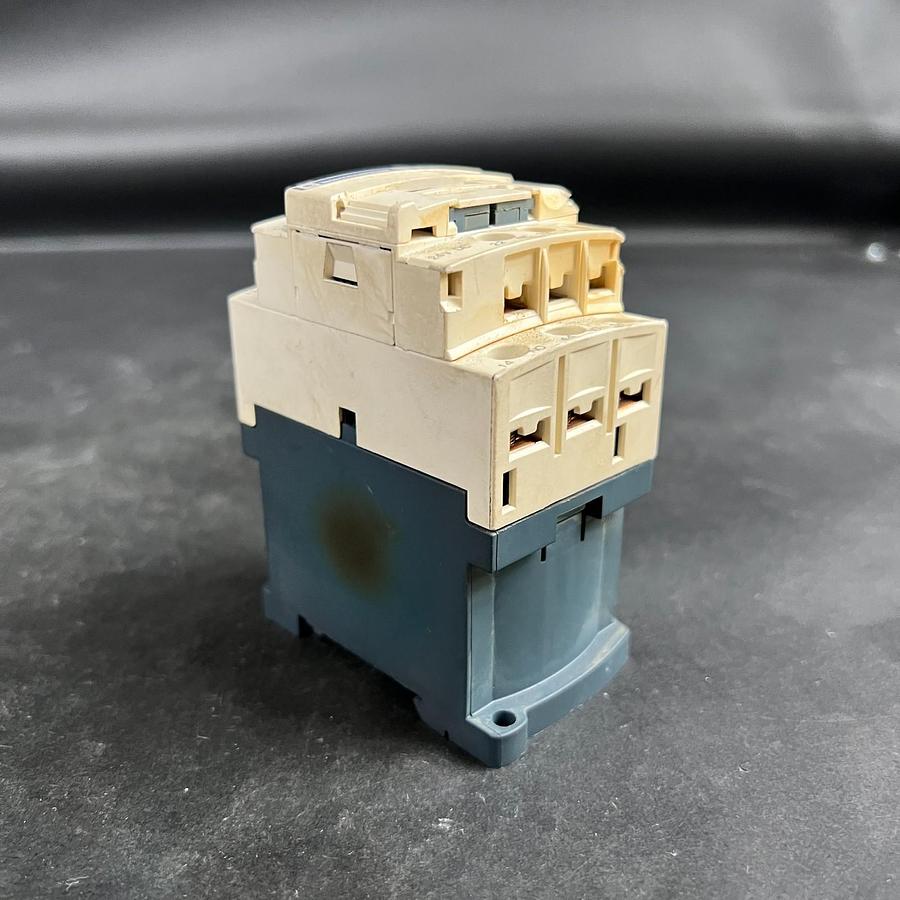 Used TELEMECANIQUE CAD32BD CONTACTOR ($15 OBO)