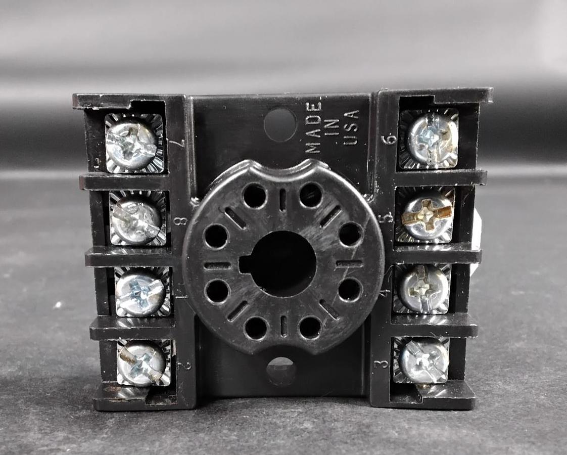 Used ALLEN BRADLEY 700-HN125-BLK RELAY SOCKET ($9 OBO)