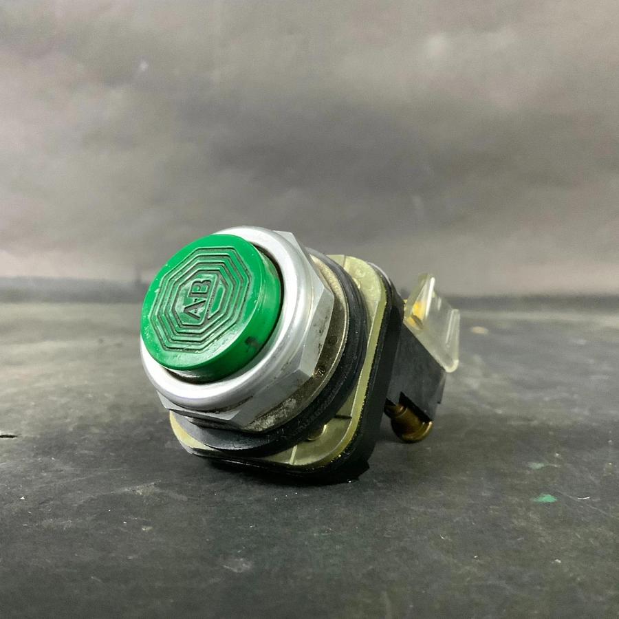 Used ALLEN BRADLEY 800T-B SER T GREEN PUSHBUTTON ($15 OBO)