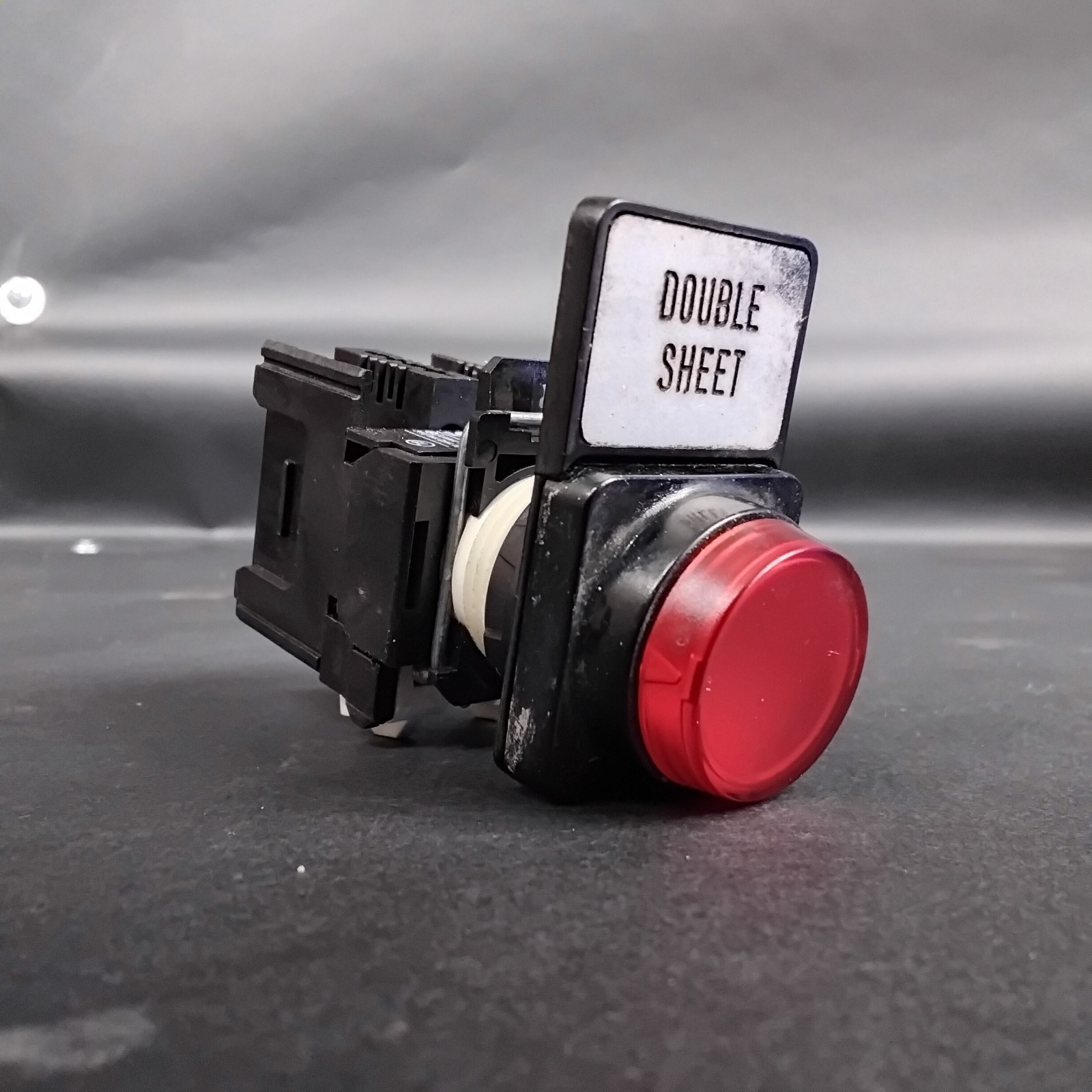 Used TELEMECANIQUE DFSN RED PILOT LIGHT ($10 OBO)