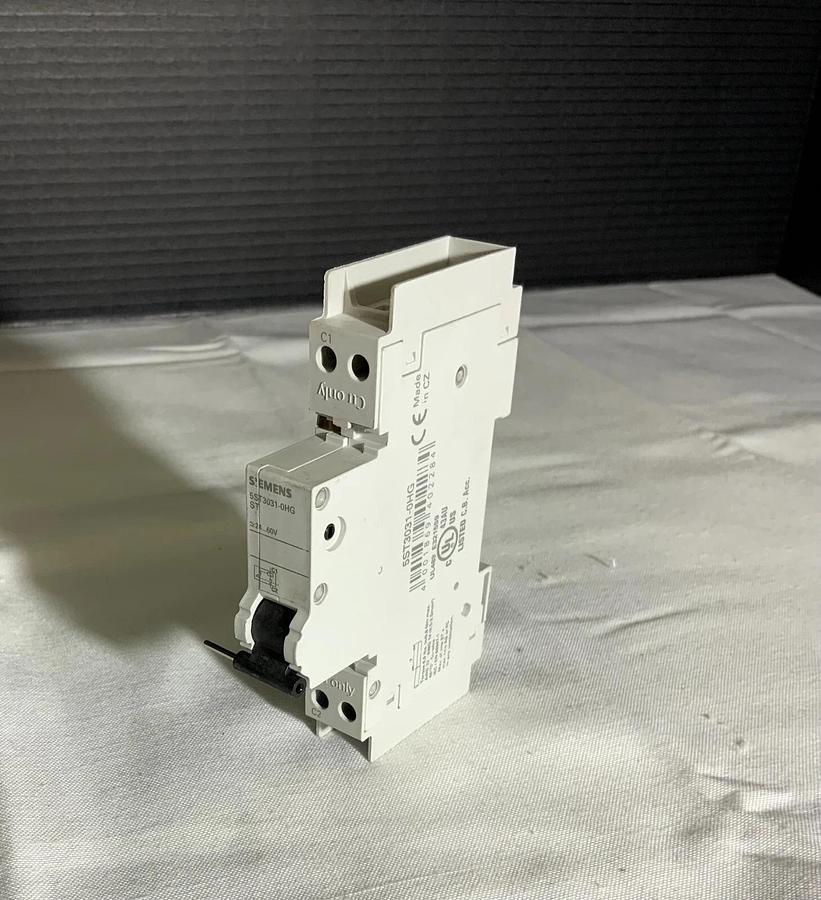 Used SIEMENS 5ST3031-0HG ($19.99/EACH OBO)