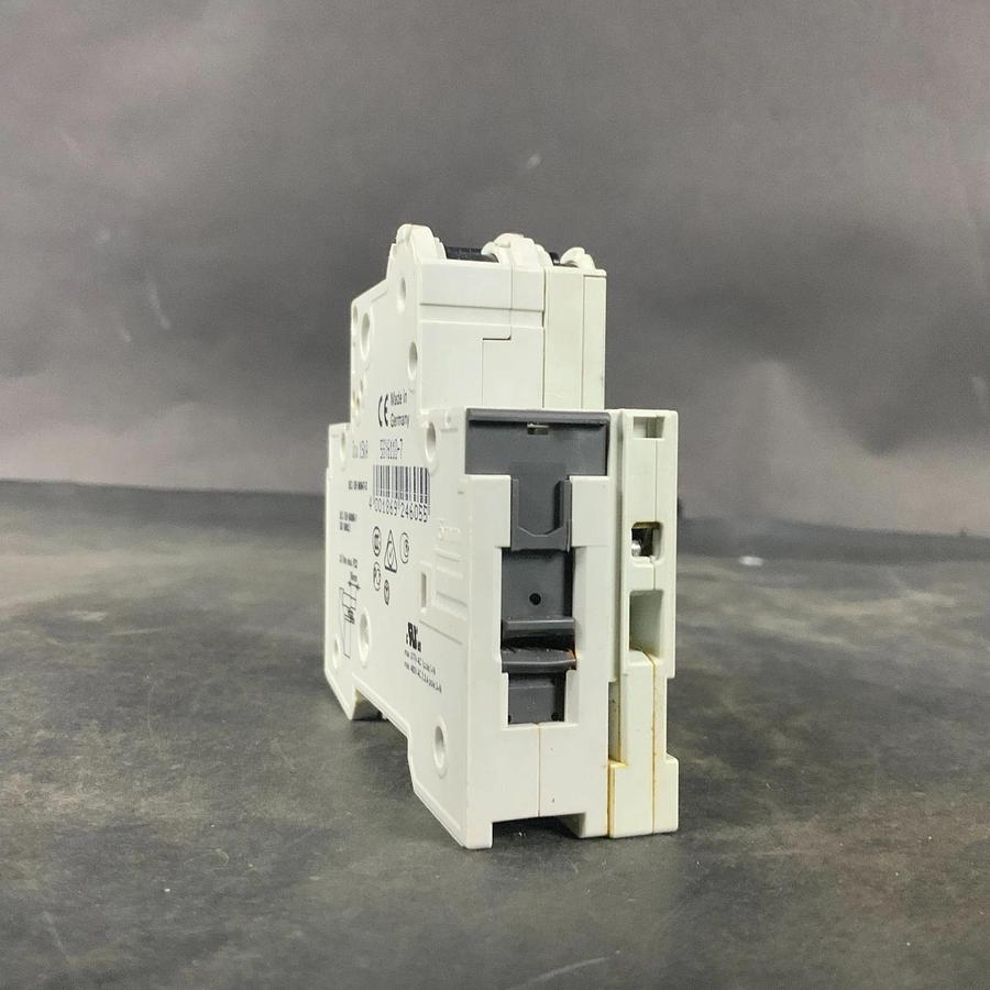Used SIEMENS 5SY61MCB C10 CIRCUIT BREAKER W/ AS AUX SWITCH ($12 OBO)