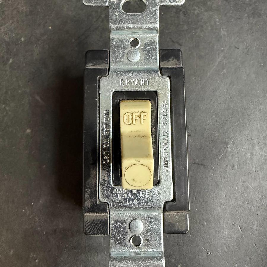 Used BRYANT 15A 120-277VAC SINGLE POLE SWITCH ($15 OBO)