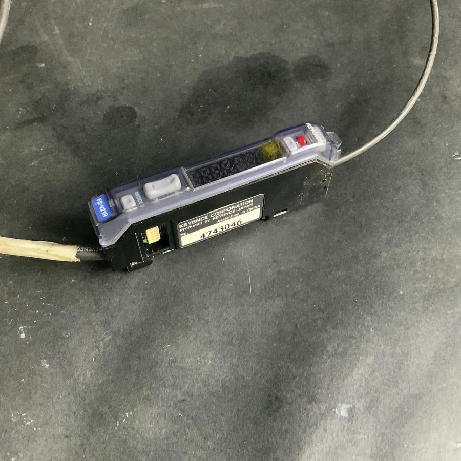 Used KEYENCE FS-V21R FIBER OPTIC AMPLIFIER ($25 OBO)