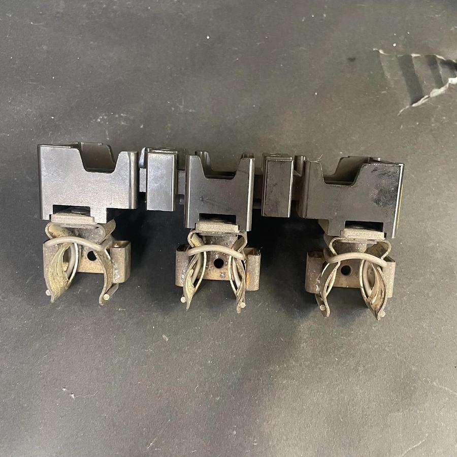 Used ALLEN BRADLEY 40023-416-04 60AMPS 600VOLTS FUSE BLOCK