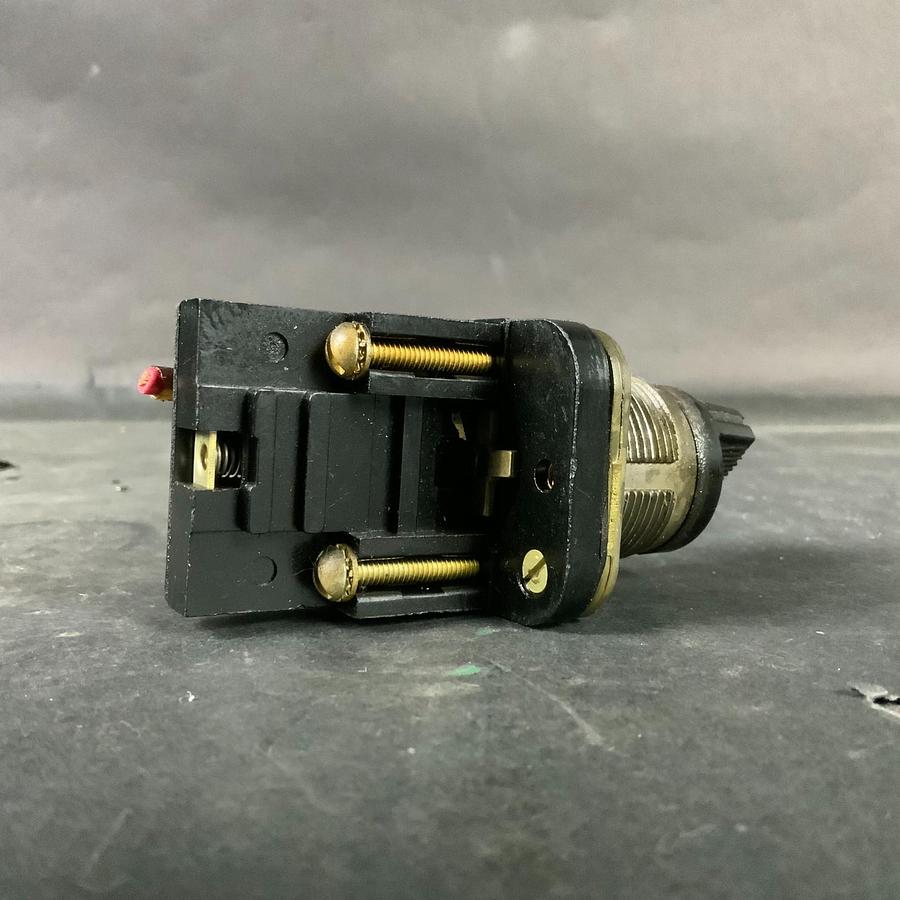 Used ALLEN BRADLEY 800T-H2A SELECTOR SWITCH ($20 OBO)