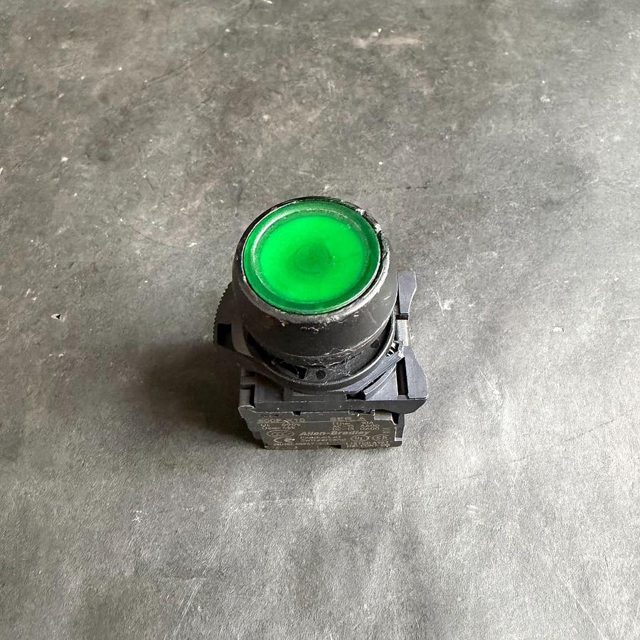 Used ALLEN BRADLEY 800F-X10 GREEN PUSHBUTTON ($12 OBO)