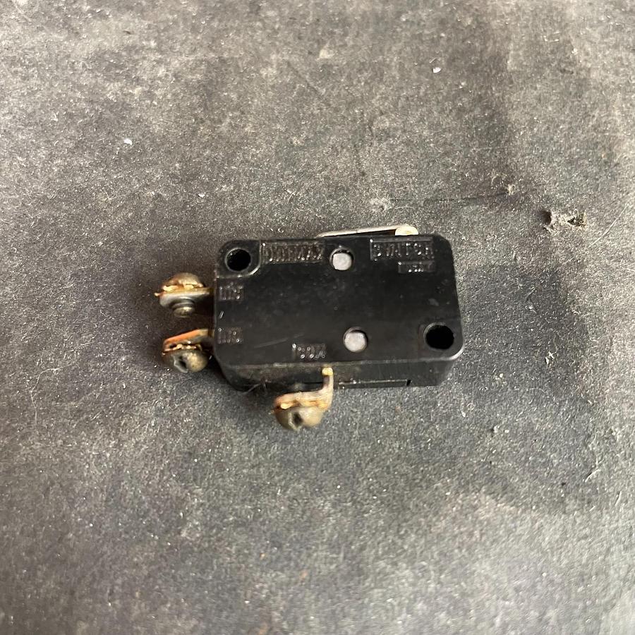 Used UNIMAX 2TMT-6 MICRO SWITCH