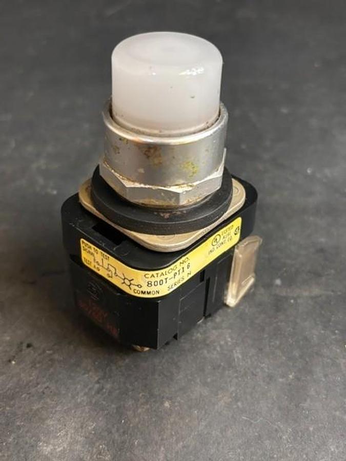 Used ALLEN BRADLEY 800T-PT16 SERIES N WHITE PUSHBUTTON SWITCH ($16 OBO)