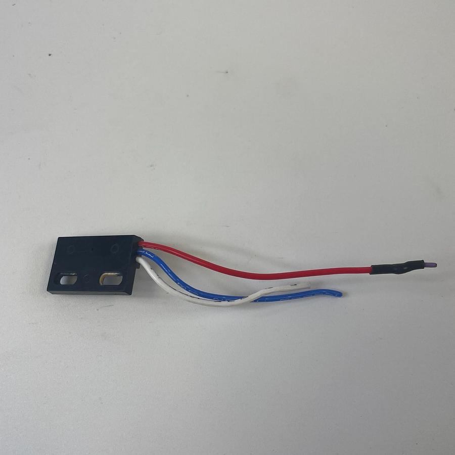 Used HAMLIN 59135-030 10W MAX 120VAC OFA 9230 PROXIMITY SENSOR INDUSTRIAL COMPONENT