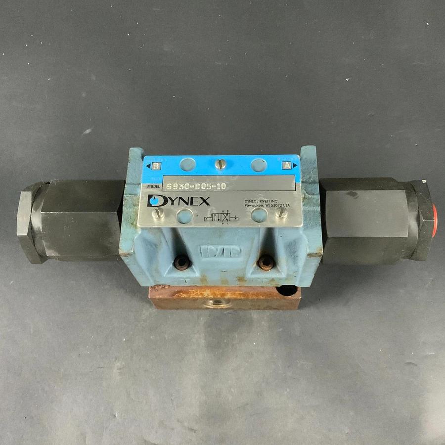 Used DYNEX 6930-D05-10 HYDRAULIC DIRECTIONAL VALVE ($150 OBO)