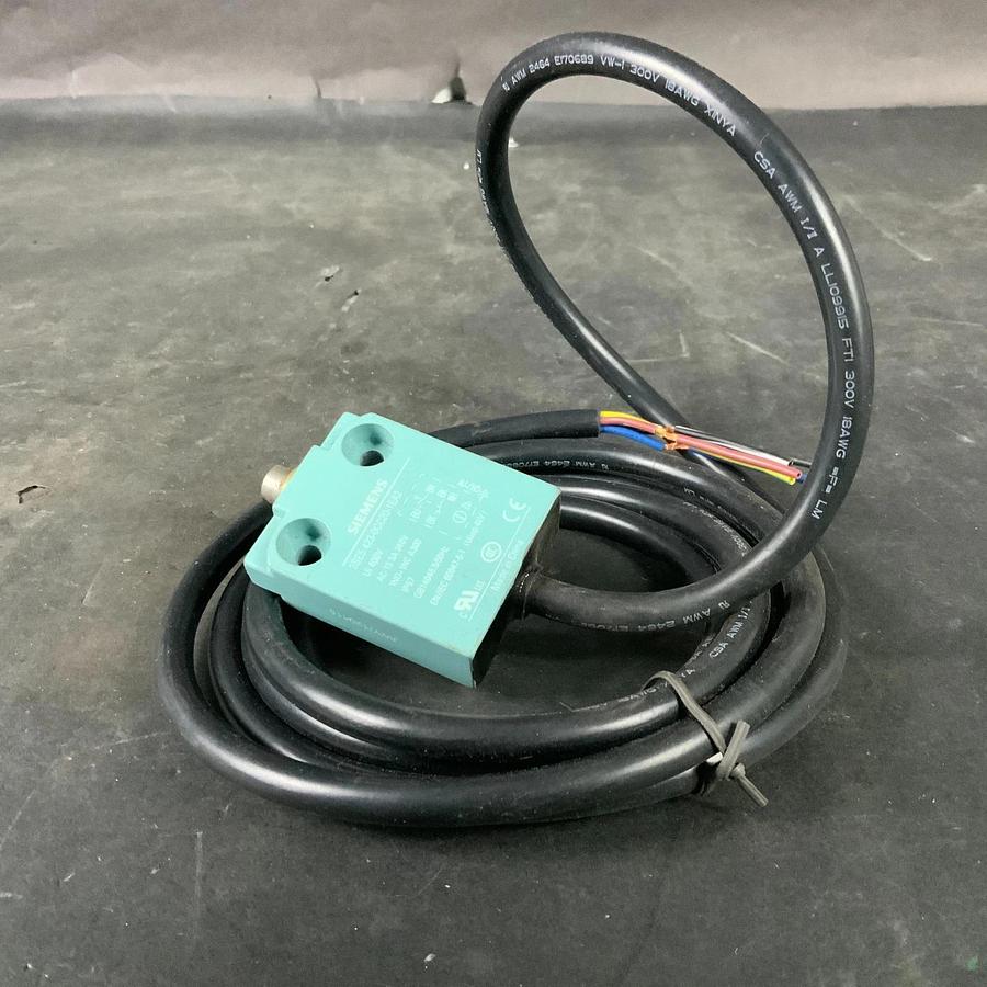 Used SIEMENS 3SE5 423-0CC20-1EA2 LIMIT SWITCH ($65 OBO)