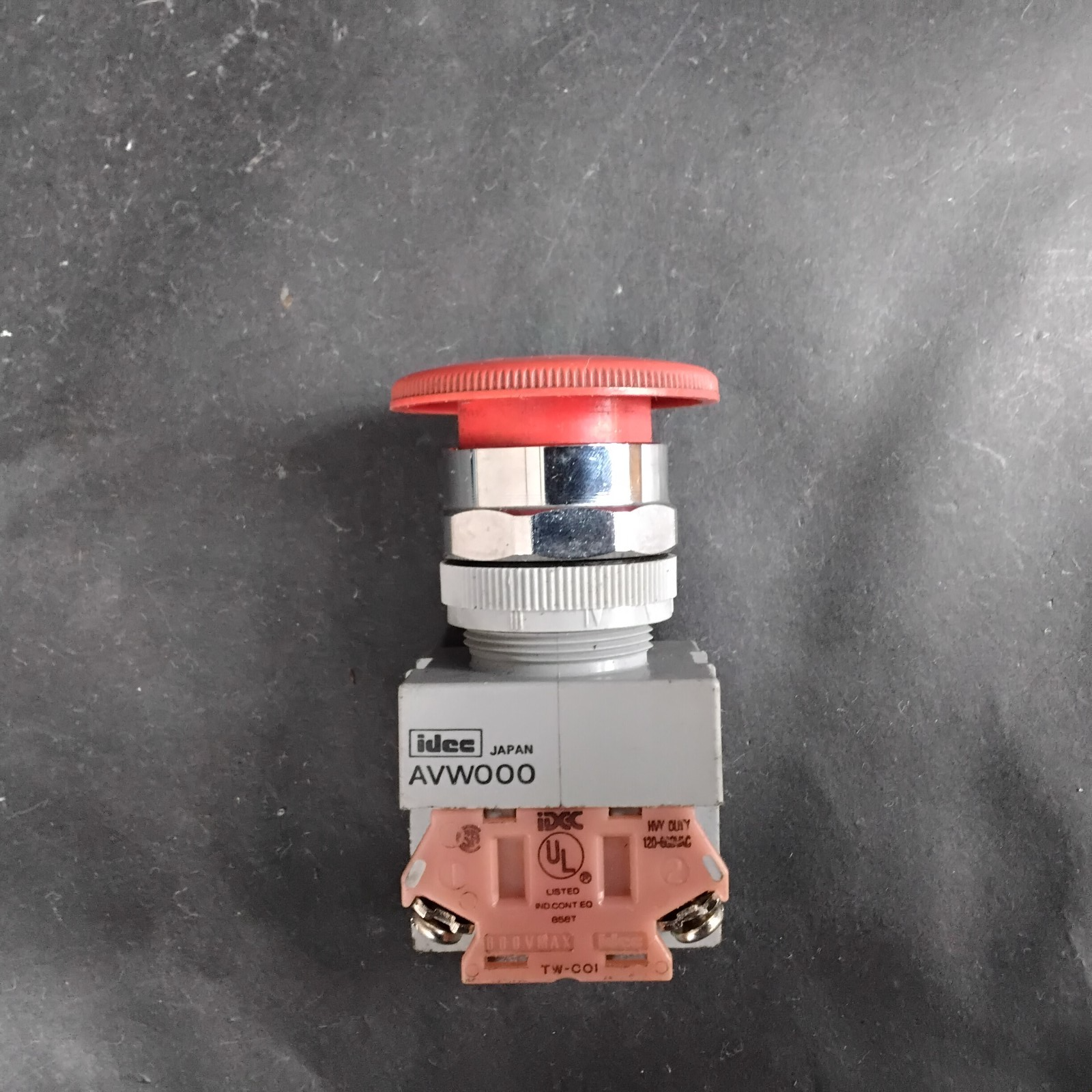 Used IDEC AVW000 EMERGENCY STOP PUSH BUTTON SWITCH ($18.50 OBO)