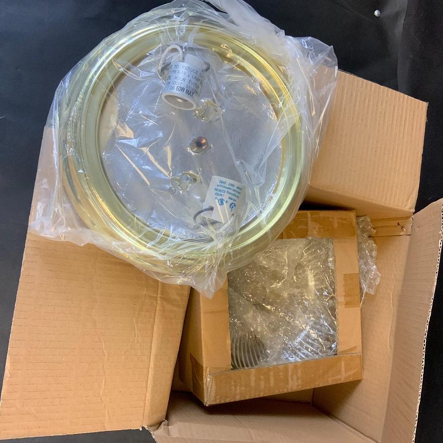 Used HUBBELL PROGRESS LIGHTING P3533-10 SWIRLED GLASS LIGHT FIXTURE ($20 OBO)