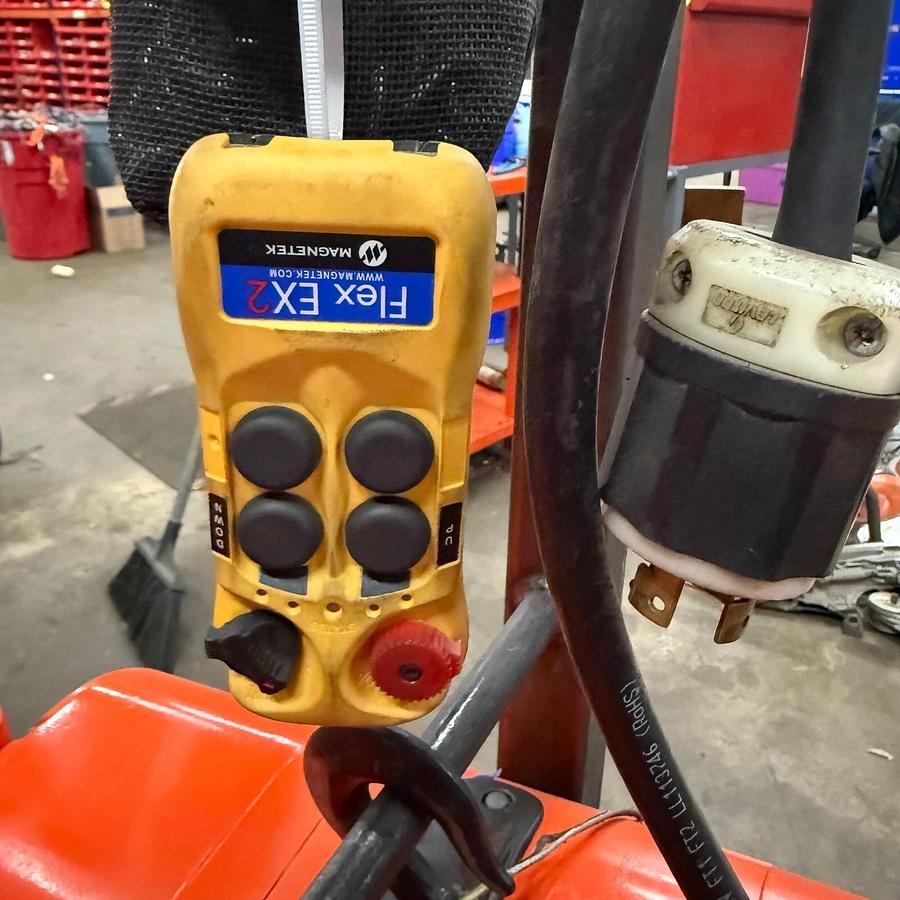 Used CM LODESTAR VS - MODEL F 1/2 TON CHAIN HOIST - REMOTE CONTROL - 230v3($3000 OBO)