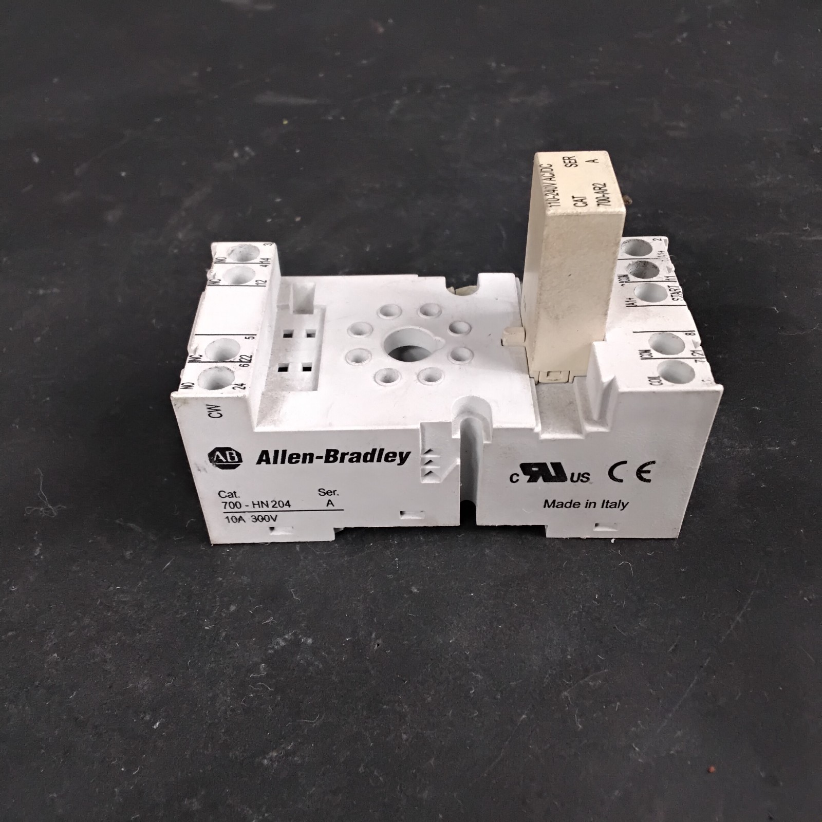 Used ALLEN BRADLEY 700-HN204 RELAY SOCKET ($5 OBO)