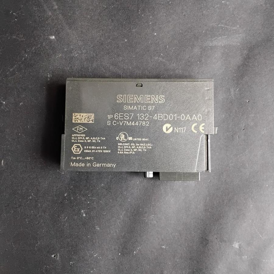 Used SIEMENS 6ES7 132-4BD01-0AA0 OUTPUT MODULE ($15 OBO)