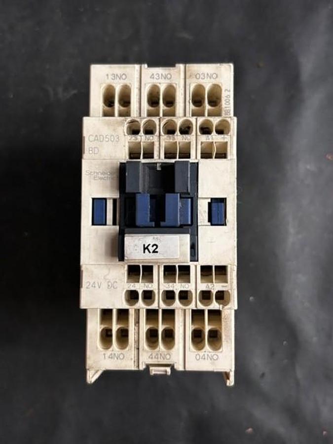 Used SCHNEIDER ELECTRIC CAD503BD CONTROL RELAY