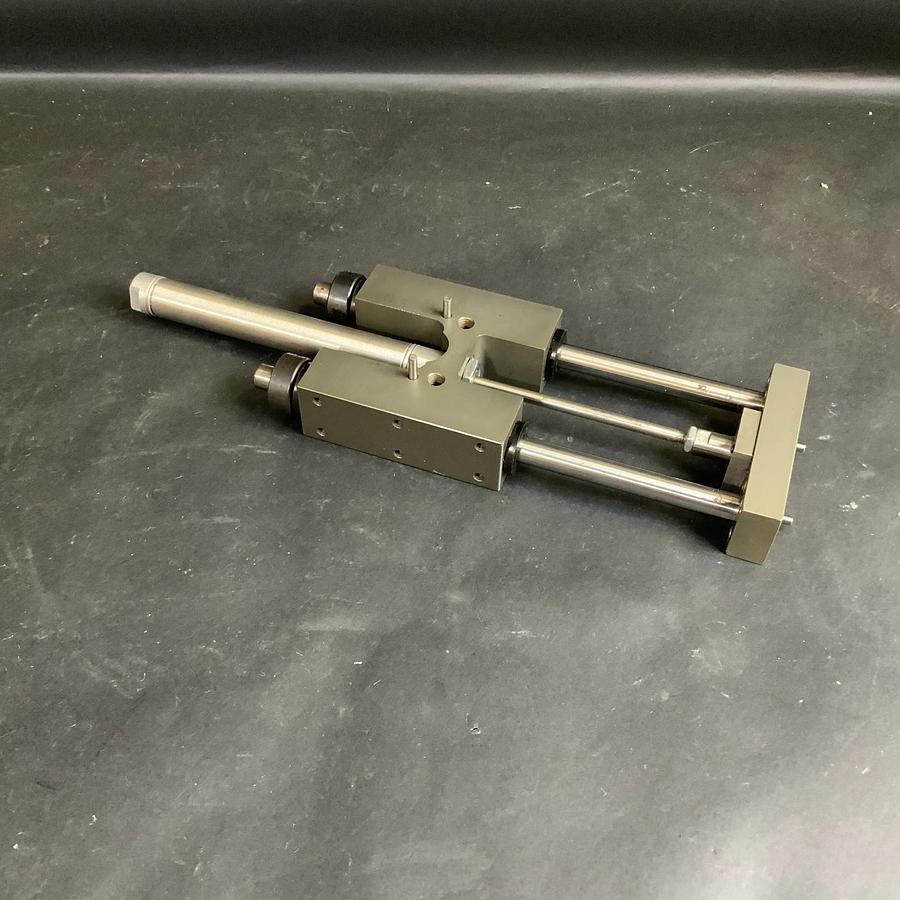 Used NUMATICS 0563D01-03A-03 CYLINDER W/ SH07504LB171ZCS4 LINEAR SLIDE ($25 OBO)