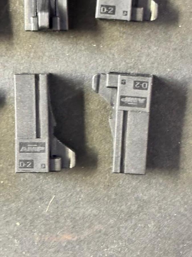 Used TE CONNECTIVITY D-2 2-1318120-3 CONNECTORS Y 10PCS