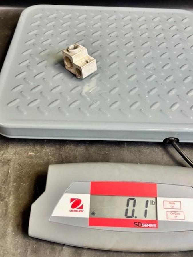 Used ILSCO AL9CU CONNECTOR LUG 300MCM-4