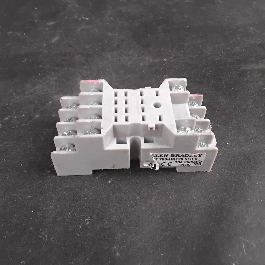 Used ALLEN BRADLEY 700-HN128 RELAY SOCKET ($6 OBO)