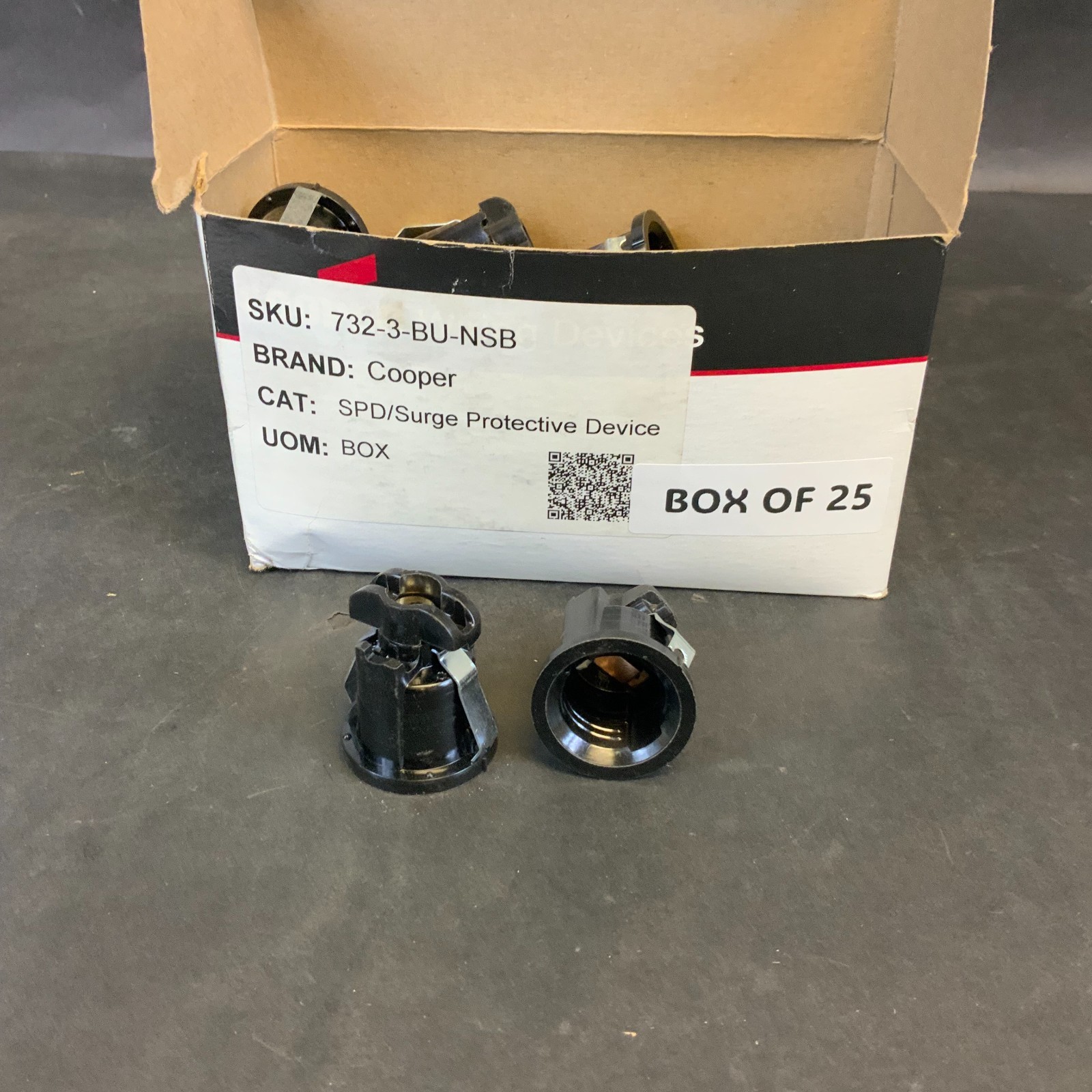 Used COOPER 732-3-BU LAMPHOLDER - BOX OF 25 ($50 OBO)