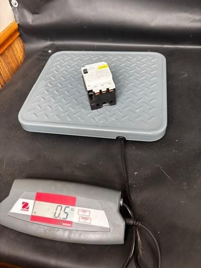 Used SIEMENS 3VU1300-1MF00 CIRCUIT BREAKER