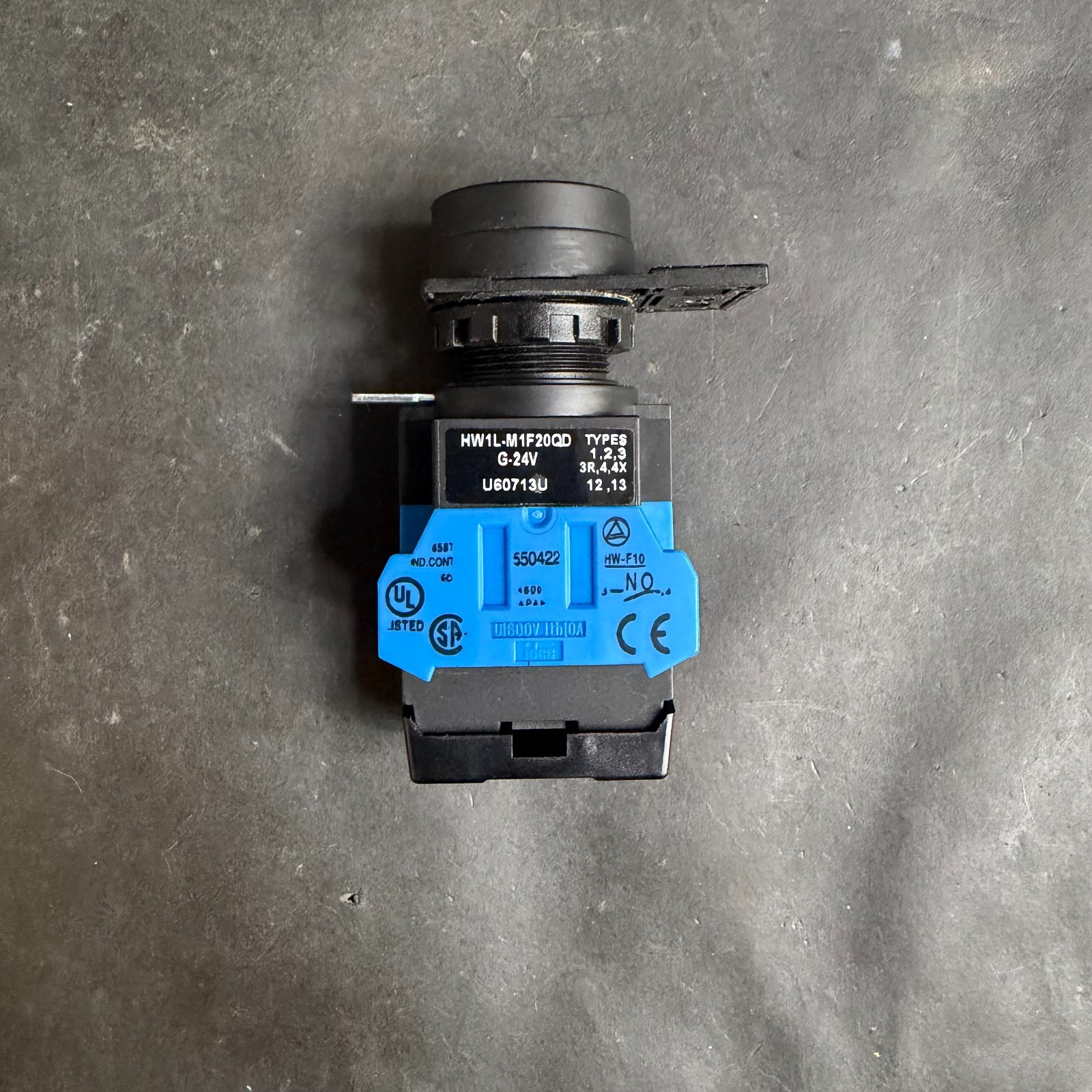 Used IDEC HW1L-M1F20QD G-24V GREEN PUSH BUTTON ($25 OBO)