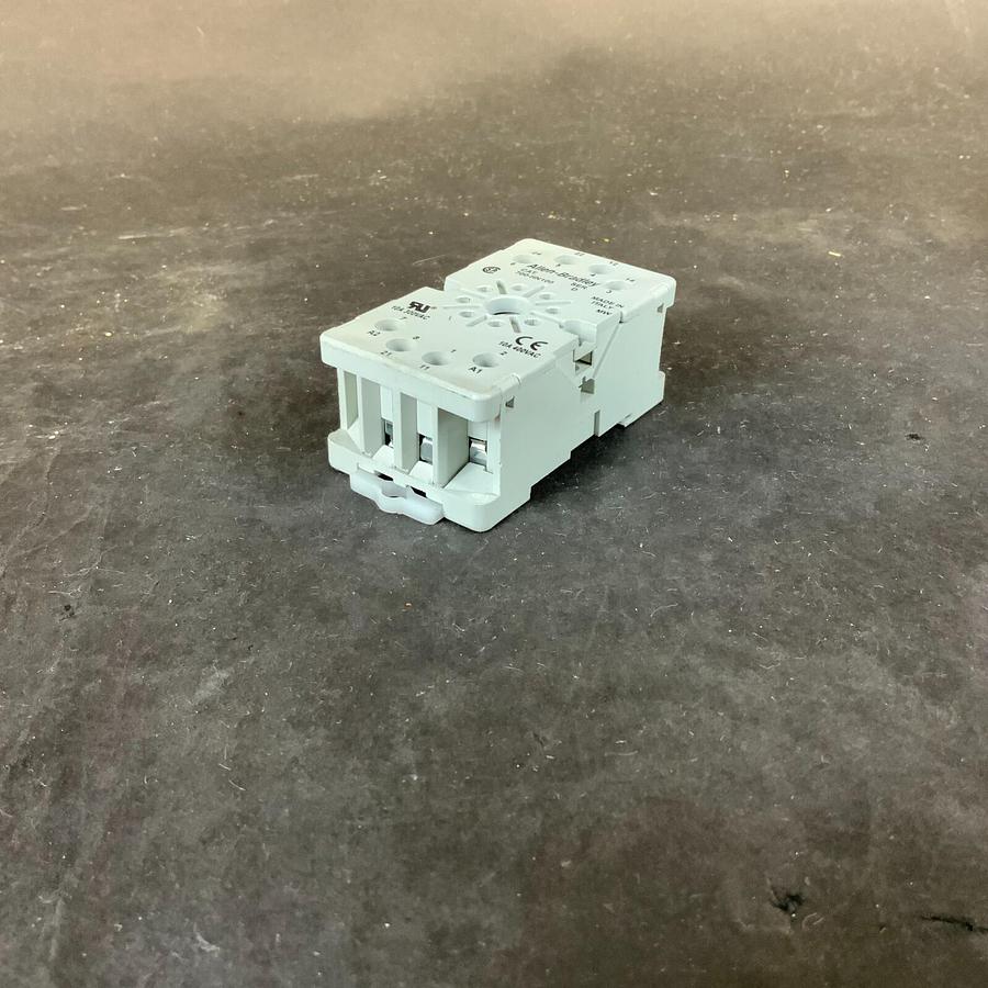 Used ALLEN BRADLEY 700-HN100 D RELAY SOCKET ($7 OBO)