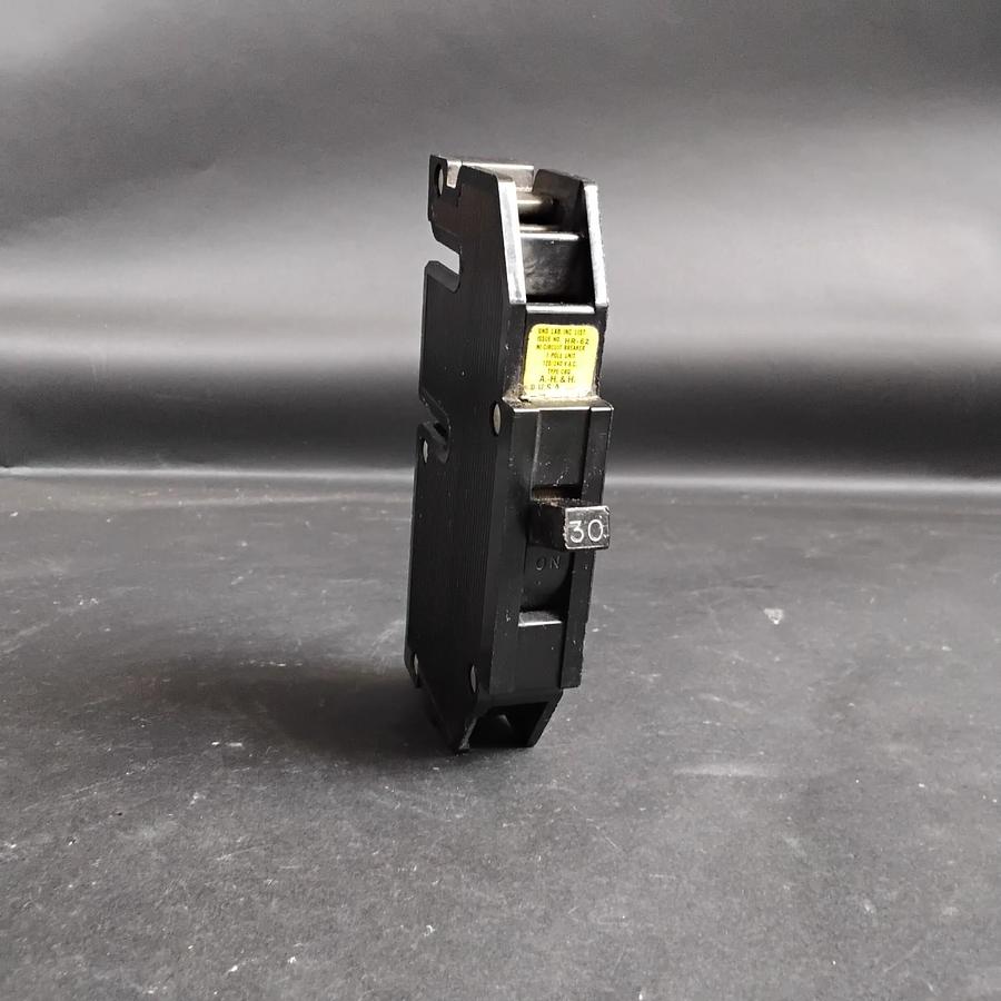 Used ARROW HEART TYPE CBQ CIRCUIT BREAKER ($25 OBO)
