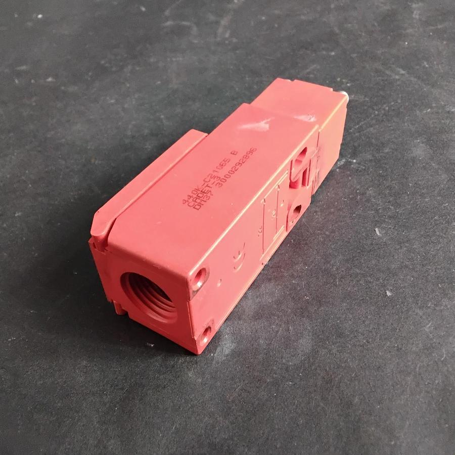 Used ALLEN-BRADLEY GUARDMASTER 440K SAFETY INTERLOCK SWITCH ($20 OBO)