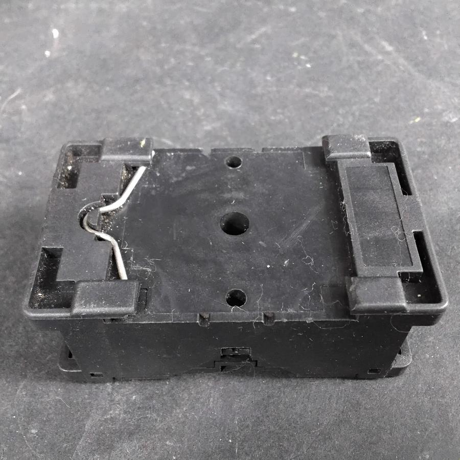 Used ALLEN-BRADLEY 700-HN101 RELAY SOCKET ($5 OBO)