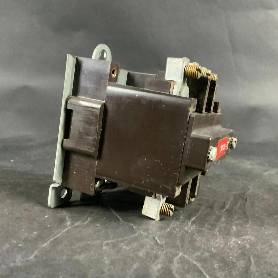 CUTLER HAMMER 9560H955A CONTACTOR ($50 OBO)