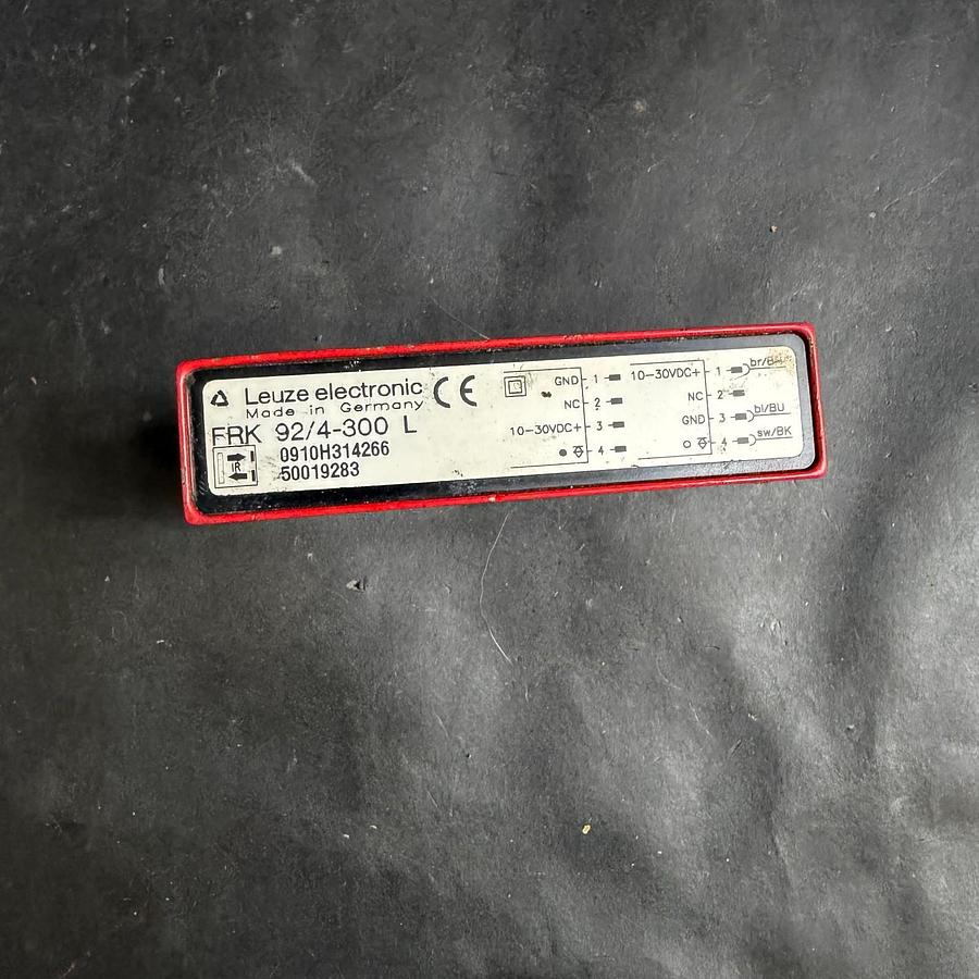 Used LEUZE ELECTRONIC FRK 92/4-300L DIFFUSE SENSOR ($40 OBO)