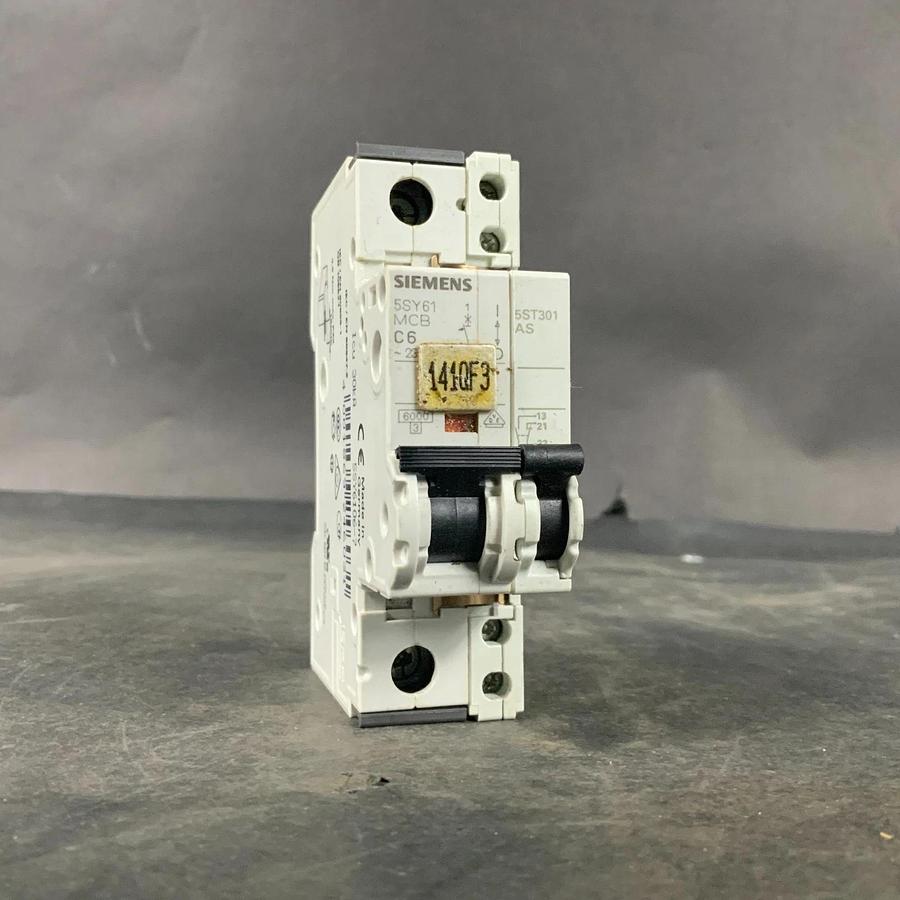 Used SIEMENS 5SY61MCB C6 CIRCUIT BREAKER W/ AS AUX SWITCH ($12 OBO)