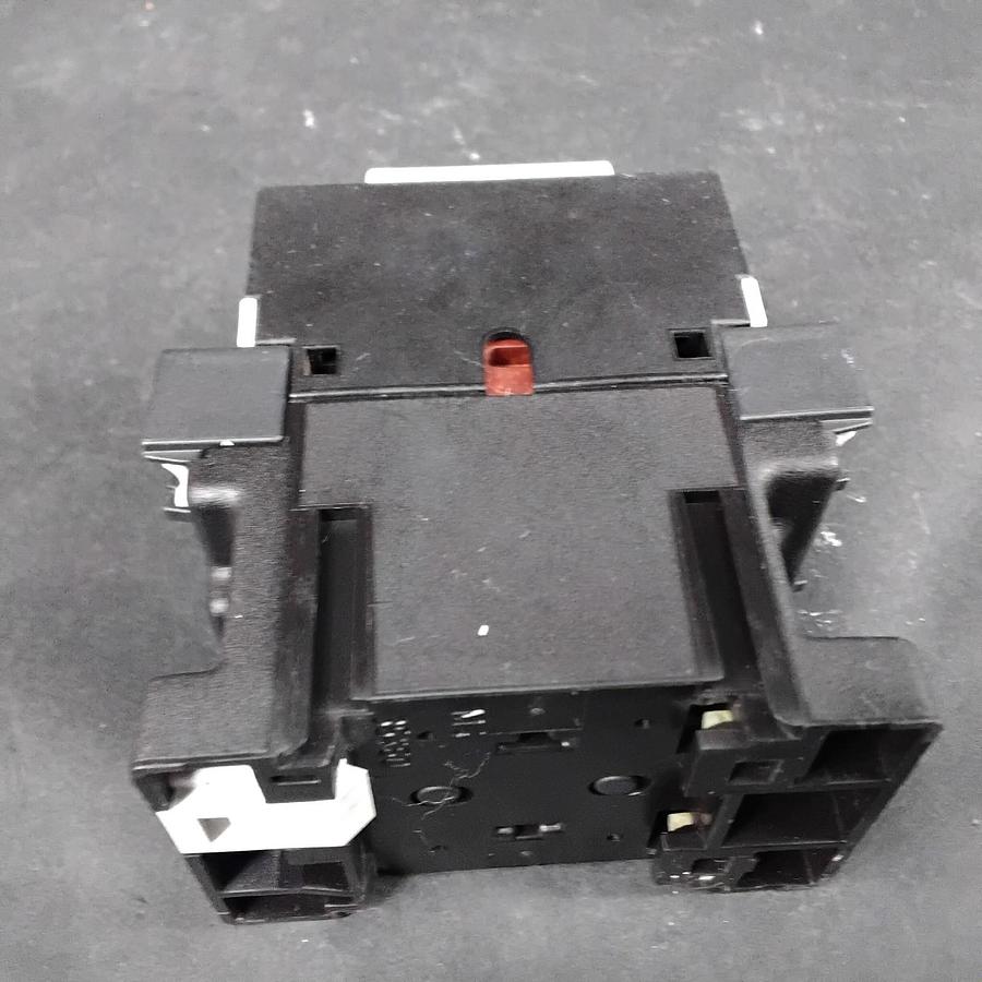 Used MOELLER  DIL 00A M-10 CONTACTOR ($25 OBO)