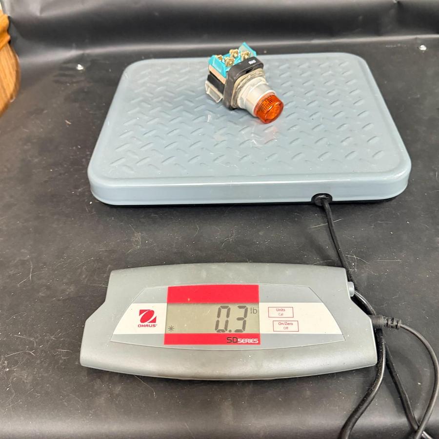 Used ALLEN BRADLEY 800T-QB24AAR ORANGE PUSH BUTTON ($45 OBO)