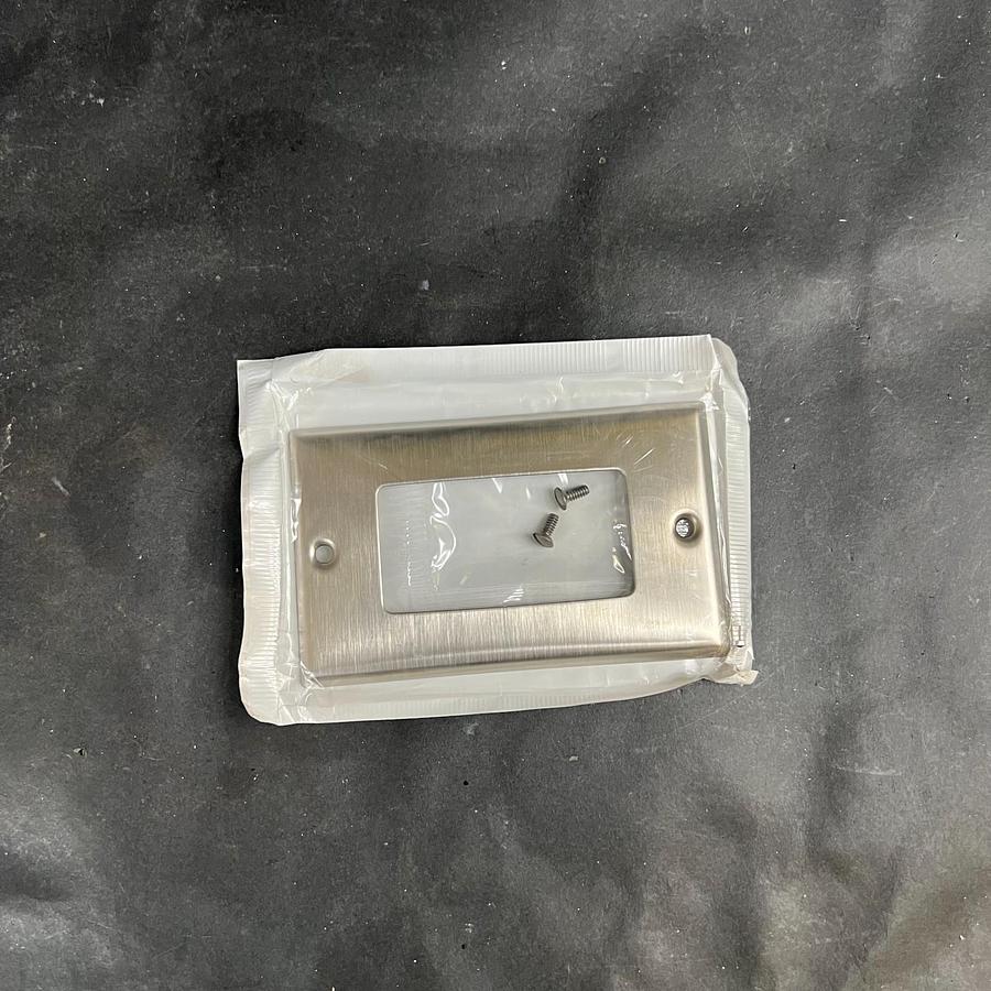 Used LEVITON 84401-40 WALL PLATE ($5 OBO)