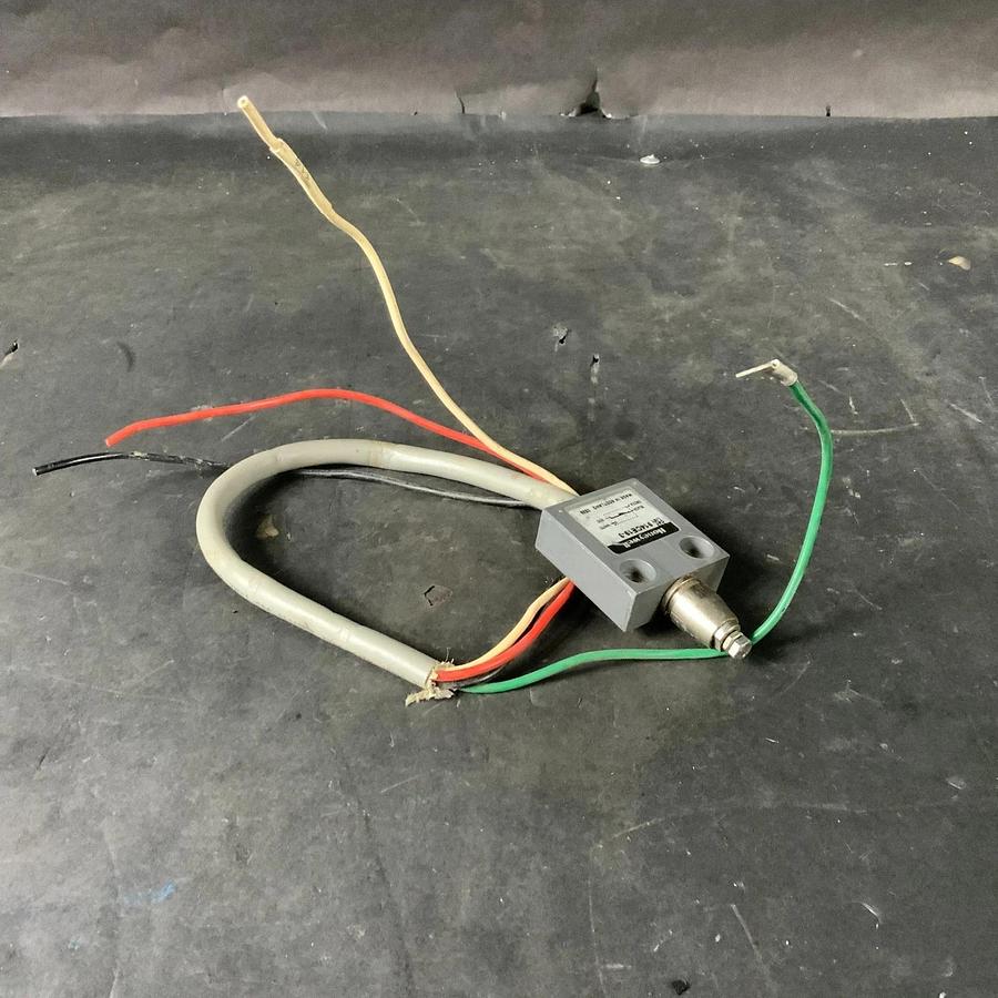 Used HONEYWELL 914CE19-3 LIMIT SWITCH ($20 OBO)
