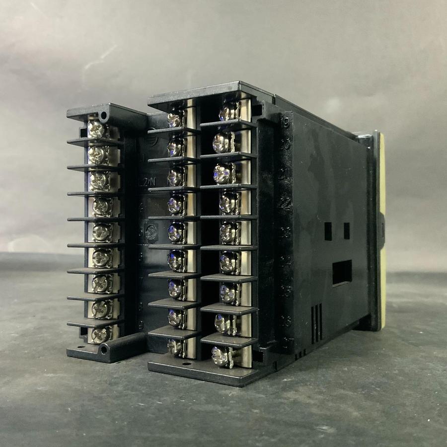 Used HONEYWELL UDC2500 CONTROLLER ($600 OBO)